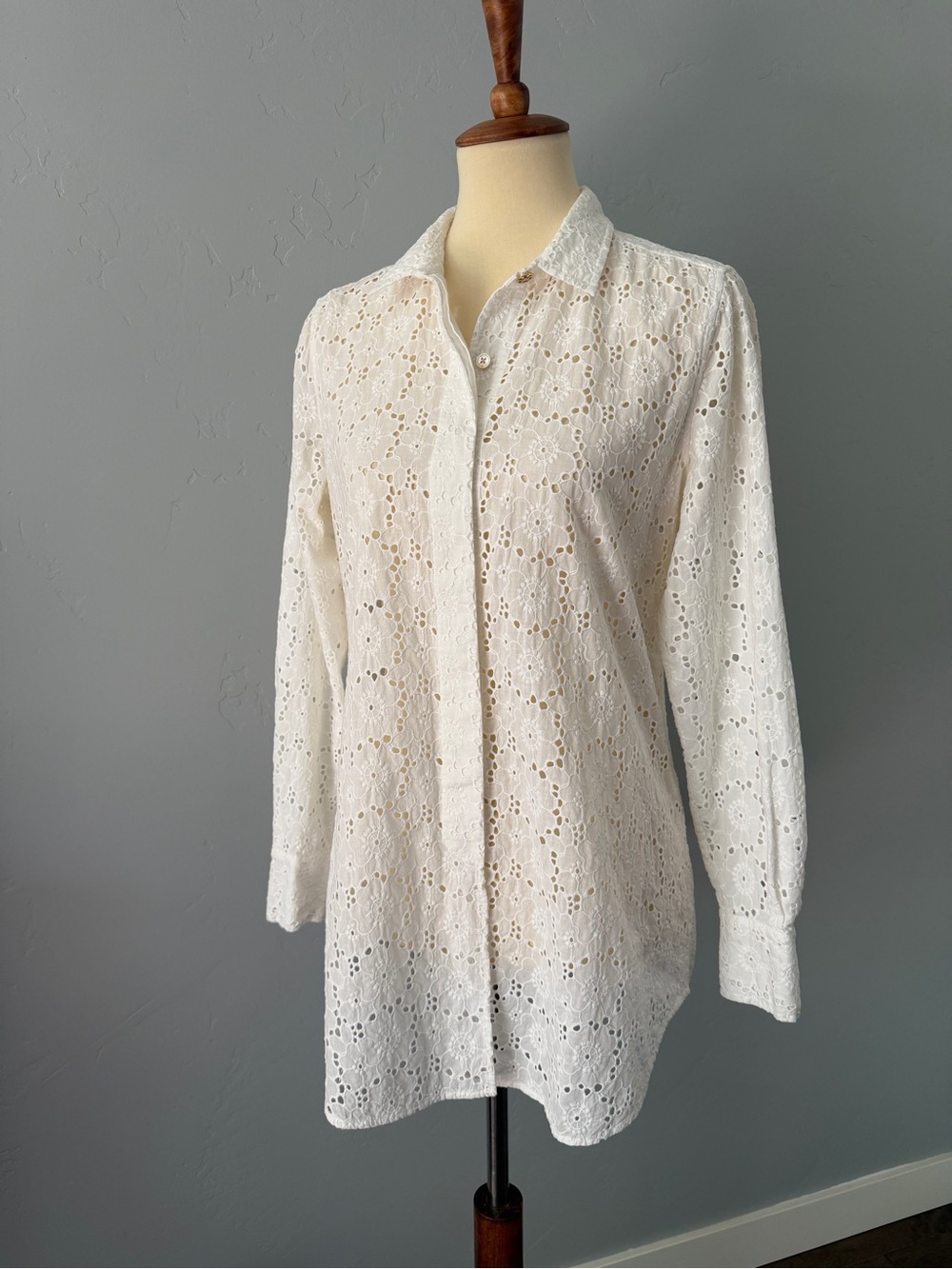 Tory Burch Size M Cotton Eyelet Long Sleeve Button Down Shirt